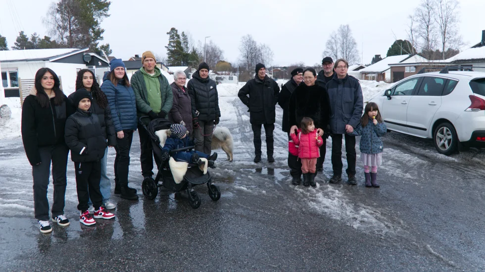 De boende efter Abjörnssons väg har skrivit en namninsamling till Piteå kommun med förhoppning om att få bort den tunga trafiken.