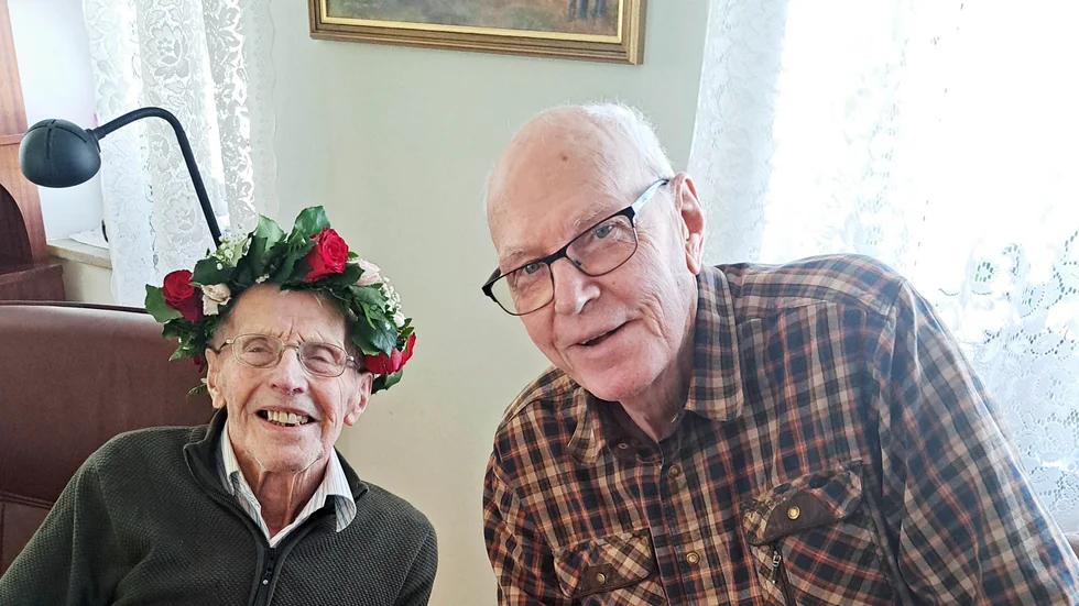 Sture, i rutig skjorta, tillsammans med Henna Carlsson.