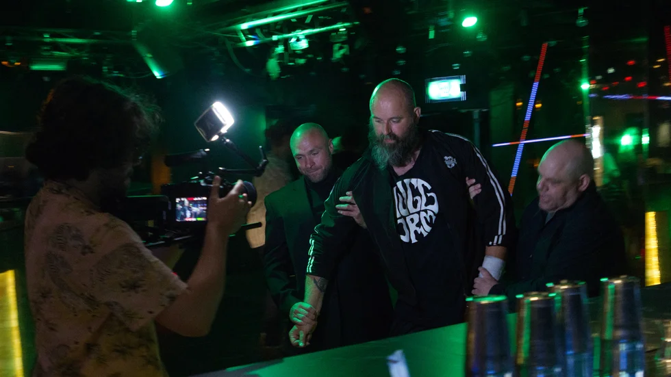 Jens Gradin spelar "Benny" i musikvideon till Huggorms låt med samma namn.