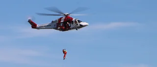 Övning när tre i sjönöd fick vinschas upp i helikopter