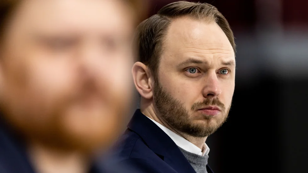 Alexander Hanning blir assisterande tränare i HV71:s damsatsning.