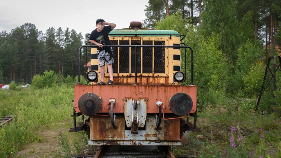 Lari Henrik Kopsala älskar tåg, men någon åktur blev det inte då persontrafiken ligger nere även den här sommaren.