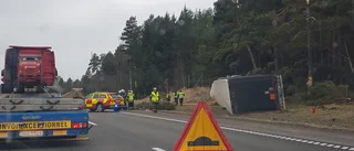 Lastbilsföraren har avlidit efter svåra trafikolyckan