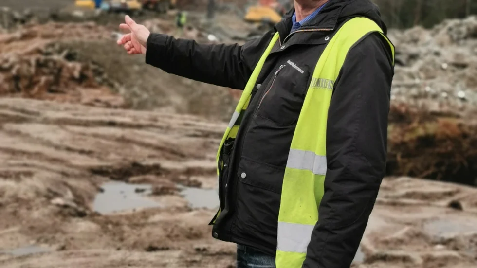 "Det är helt fantastiskt. Jag har jobbar med detta i 30 år och fyller själv 70 i år. Det blir dubbelt firande", säger Bengt-Sture Ershag  när han vsar platsen för Enviros nya däckåtervinningsfabrik  i Uddevalla.