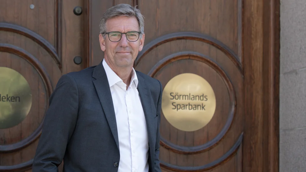 "Vi vill värna det fysiska mötet och de personliga relationerna", säger Sören Schelander, vd, Sörmlands sparbank om bankens nyinvigning av kontoret i Flen.