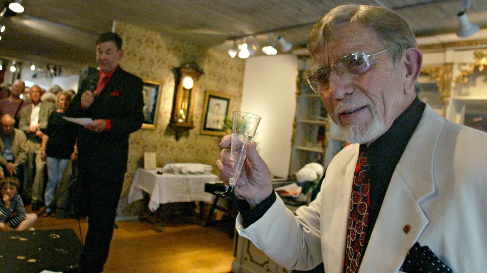 Ove Thörnqvist medverkade på invigningen av Upplandsmuseets utställning om honom 2005. I bakgrunden ses museichefen Håkan Liby.