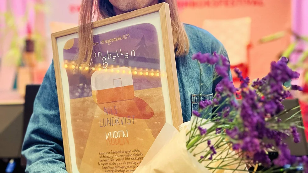 Nils Lundkvist has won the Slangbellan award for best children's and youth debut.