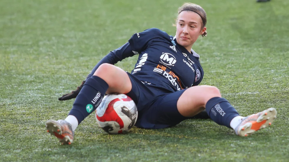 Vilma Koivisto gillar fotbollslivet i Linköping.