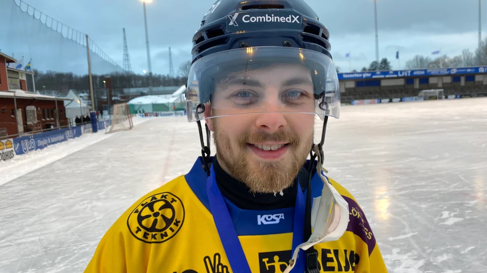 Lucas Hovlund, Motalasonen, hoppas gå upp i elitserien med sitt Boltic. Här efter 1-1 mot Finspång i Motala på lördagen.