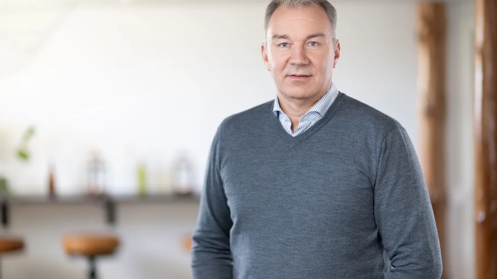 Var femte kommunpolitiker i Södermanland är orolig för att kommunen ska tvingas ersätta invånare för PFAS-förorenat dricksvattnet. Det är helt orimligt att PFAS-problemet ska hamna hos kommunerna – därför behövs ett nationellt städprojekt, skriver Anders Gustafson från miljöföretaget Ragn-Sells.