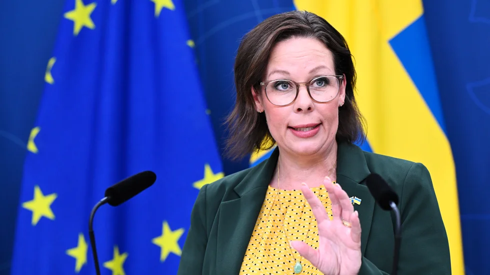 
Invandringen till Sverige minskar stadigt; från mycket höga nivåer. En fortsatt stram politik behöver överleva ett eventuellt regeringsskifte vid nästa val. Då kan Sverige så sakta börja bli ett bra invandringsland igen.