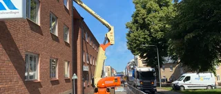 ... men kranbilen har inget med vattenläckan att göra 