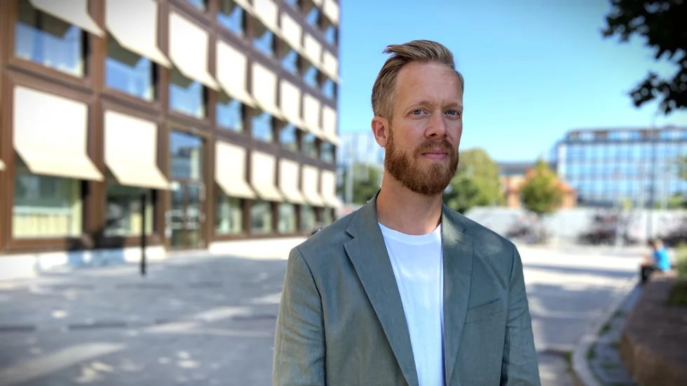 De äldre står i beroendeställning till sina vårdare, och att det har utnyttjats är "hänsynslöst", säger områdeschefen Rasmus Sundström.