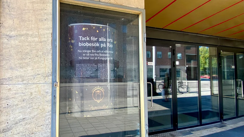 Utåt sett ser biografen ut som den gjorde när den var i bruk – även om det gått flera år sedan det visades film i lokalerna.
