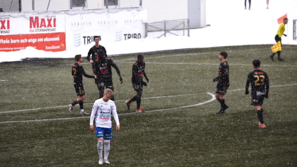 FF hämtade upp 0–3 till 3–3 hemma i ett snöigt Skellefteå  mot Luleå i genrepet.