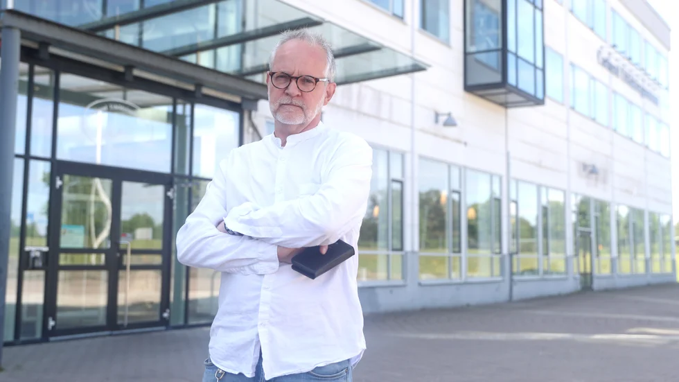 En av Carlsunds rektorer, Fredrik Einvall, är både bedrövad och väldigt arg över att en grov misshandel skett på skolan. Han betonar att man jobbar mycket med trygghetsskapande åtgärder.