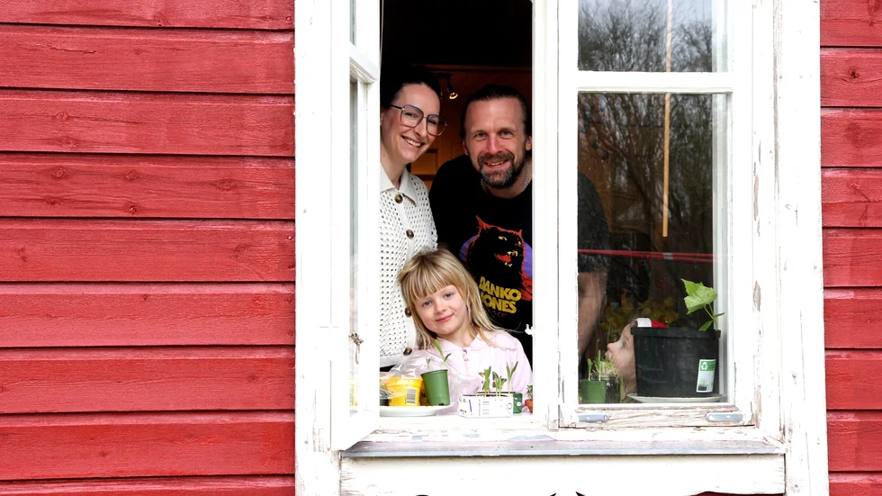 Matilda Kästel och Ola Nilsson tillsammans med barnen Viggo och Ziggy. 