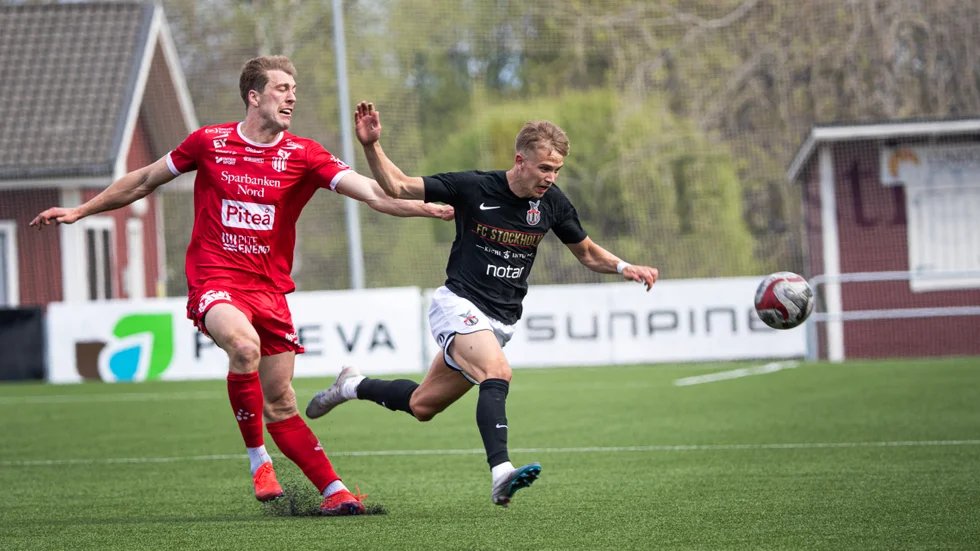 Marcus Fahlgren Hällström översträckte knät och fick utgå skadad.