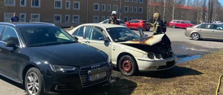 Parkerad personbil började brinna på Mjölkudden