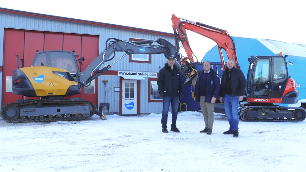 Arema Heavy Rentals med vd Björn Janström, här i mitten, etablerar sig i Kåge. Företaget har huvudkontor i Mörarp, Skåne.