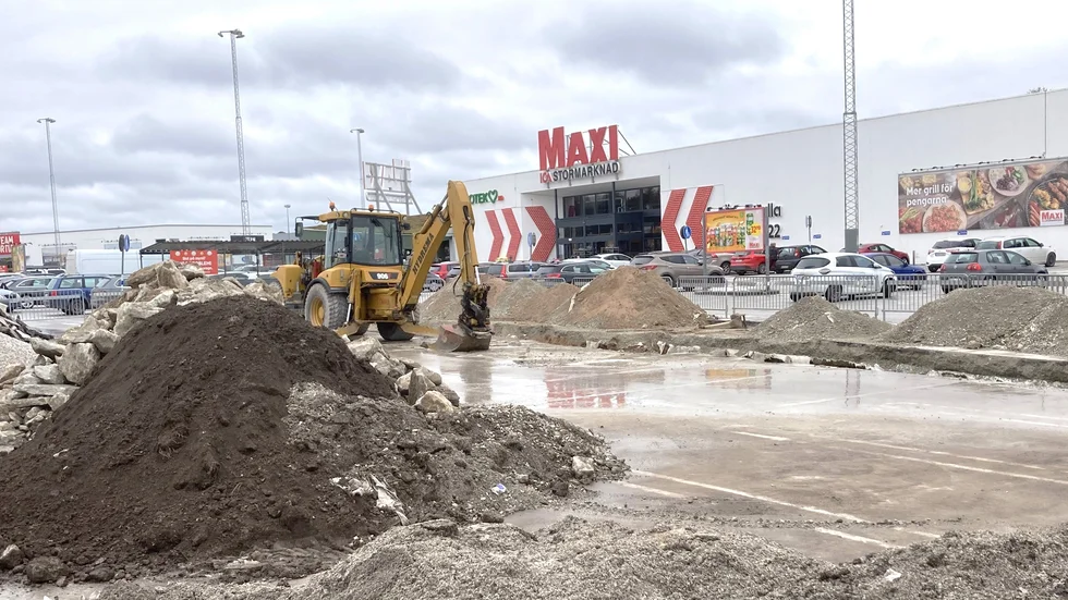 Arbetet beräknas vara klart vecka 17. 16 nya laddpunkter kommer då att finnas på Ica Maxis parkering i Visby.