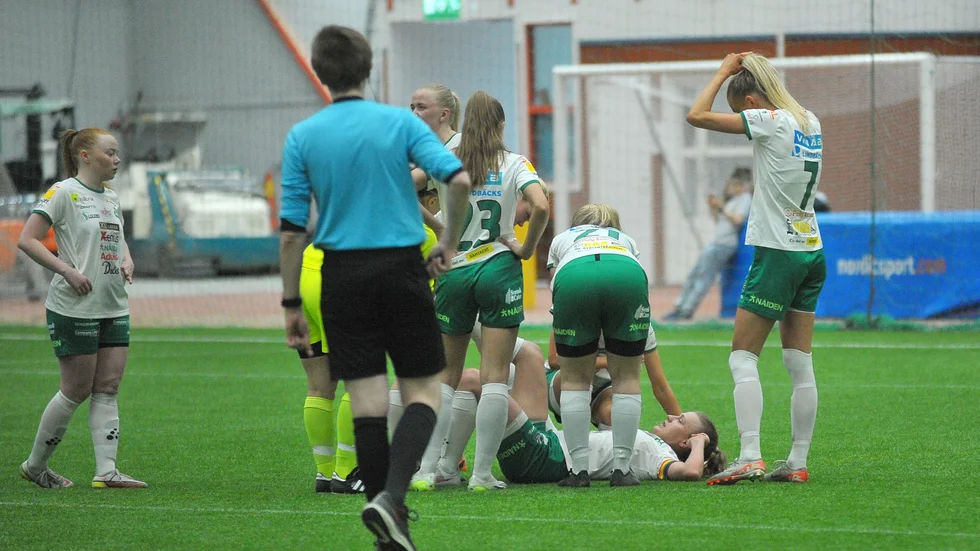 Det blev ett tungt fall för Bergnäsets damer i norrettan när de gästades av topplaget Enskede som vann med 5–0. Bilden från en tidigare match.