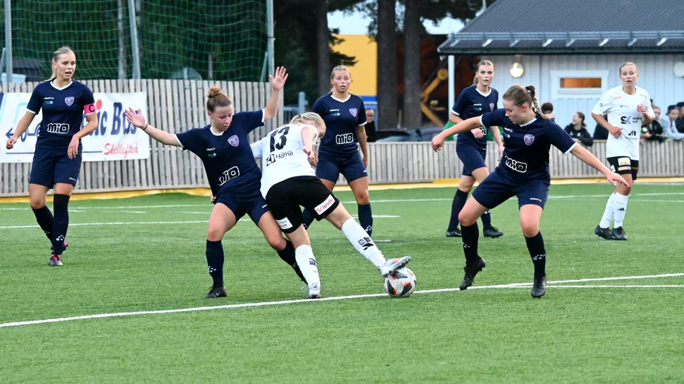 Skellefteå FC åkte på en tung förlust i toppmötet på lördagen.