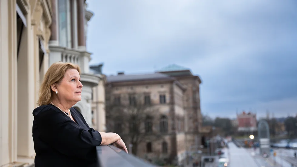 Ruth Kvarnström-Jones är född och uppvuxen i Storbritannien, men bor i Stockholm sedan 30 år tillbaka. 
