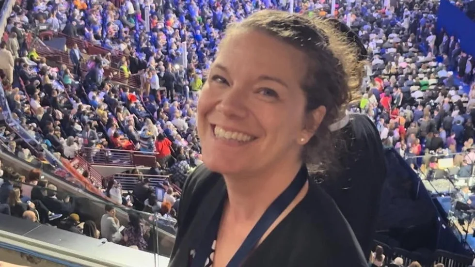 Paula Carvalho Olovsson på plats i USA. Hon tycker att det är oerhört viktigt att hålla Trump borta från att ta makten igen.