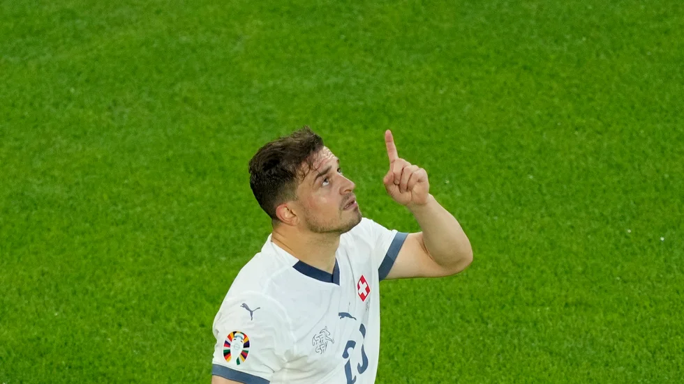 Xherdan Shaqiri efter att ha gjort mål mot Skottland i fotbolls-EM. Arkivbild.