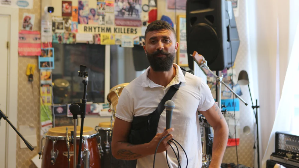 Ramón "Moncho" Montserrat är en rappare och artist från Stenhagen i Uppsala. Mest känd är han som medlem i musikgruppen Löstfolk och för sin medverkan i Melodifestivalen 2018 med låten "Cuba Libre".