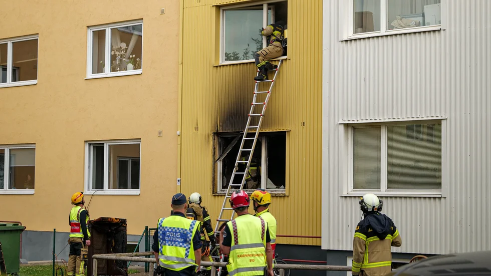 Ett cykelbatteri exploderade och orsakade en kraftig brand i en lägenhet i Malmö under torsdagen.