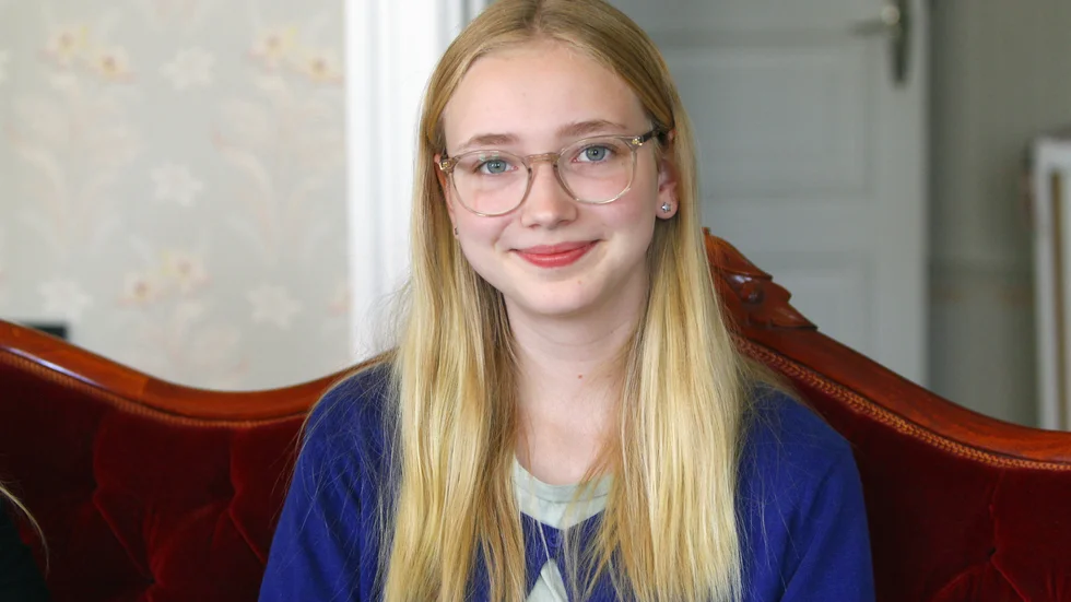 Flora Krantz tog SM-guld i en sportgren hon aldrig testat innan. "Det är galet", konstaterar hennes tränare och klubbkamrat Simon Karlsson i Julita GoIF.