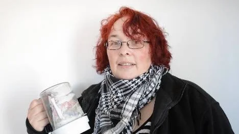 Två dagar med insamlingsbössan räckte för att Irene Lindström skulle få ihop de 1 300 kronor som föreläsningen kostar. Arvidsjaursborna får därmed ytterligare en chans att lyssna på föreningen Connextions föreläsning om dödsdroger på internet.