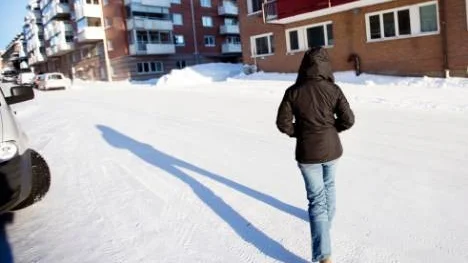 Hon är en av många som hamnat utanför arbetslöshetsförsäkringen och får leva på försörjningsstöd.  Över 70 procent av Sveriges arbetslösa är i samma situation.