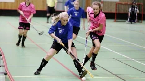 Öjebyns Isabelle Öhman gjorde två mål mot Team Kalix i damernas division två. Hennes andra mål, som betydde 4-6 var en riktig praktträff upp i krysset.