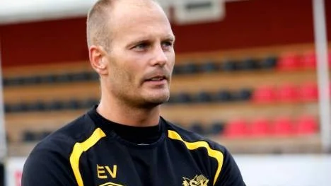 Infjärdens tränare Erik Viklund var missnöjd efter 0-7-förlusten. (Arkivbild)