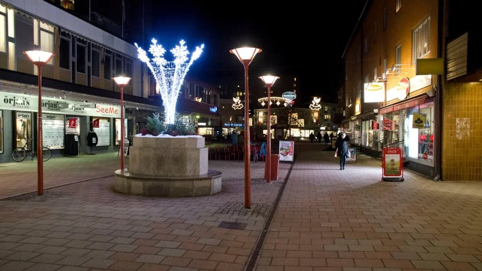 Bästa fönstret. Handeln i Boden slår ett slag för julskyltningen. En tävling om bästa skyltfönster hålls och på söndag klockan 12 avslöjas vinnaren.