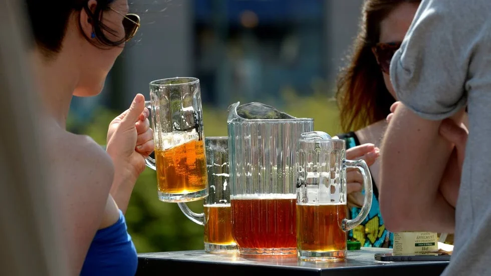 Frågor om bland annat alkoholvanor och rökning får deltagarna i mentometerundersökningen svara på i eftermiddag.