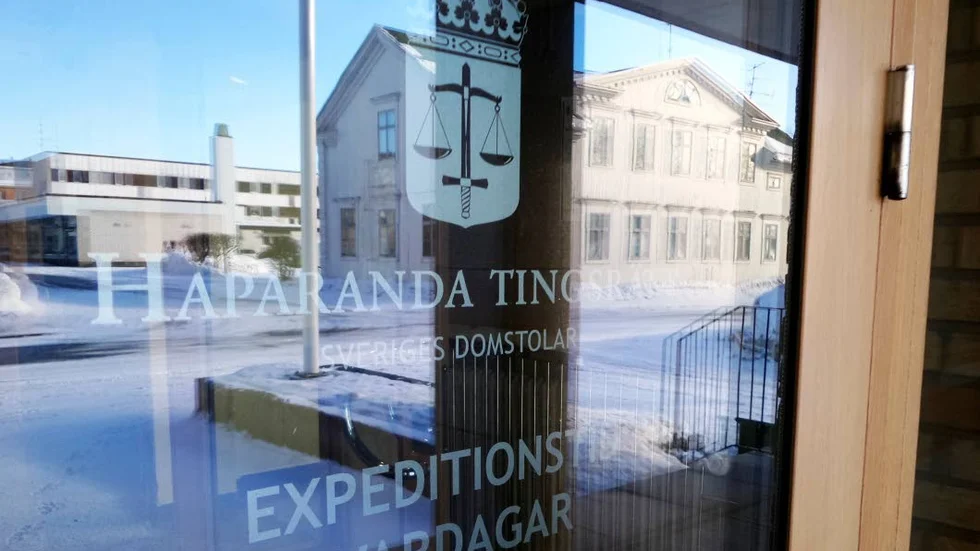Rättegången mot den 39-åriga man som misstänks ha dödat en 65-årig man i Innanbäcken tidigare i år fortsätter i dag.