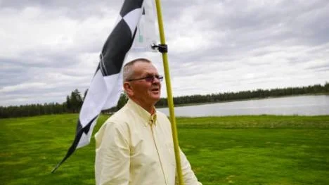 Åke Lindmark från Piteå bor i sin stuga och spelar golf i Arvidsjaur under sommaren. ⁉ntresset har dött ut lite, jag hoppas att det ökar‬ säger han.
