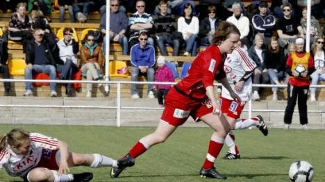 Erika Karlsson trivs i Piteå IF. Laget toppar norrettan överlägset, Erika ligger delad trea i skytteligan och i morgon är det seriefinal borta mot Vasalund. "Det blir säkert en tuff match, men vi spelar med ett härligt självförtroende", säger hon.