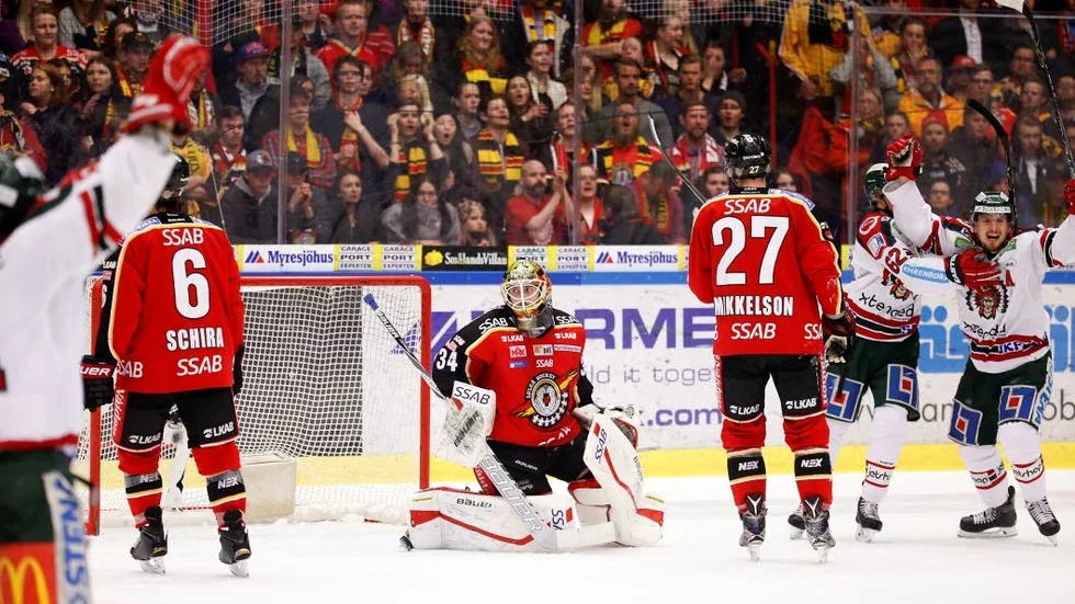 Craig Schira och Brendan Mikkelson fick se Frölunda fira efter målet som innebar 0–3.