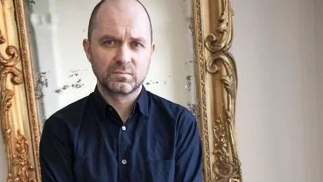 LUKAS OCH LUCAS. Lukas Moodyssons nya roman handlar - bland mycket annat - om en pappas svek och död, en sons bearbetning. Sonen heter Lucas. Med c.