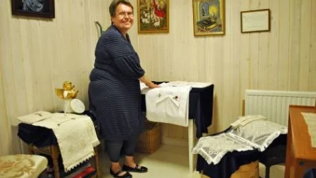 KYRKOSÖMNAD. Nästan varje dag blir det att textilkonstnärinnan Vera Ljungberg broderar något. Motiven och idéerna hämtar hon från den kristna tron.