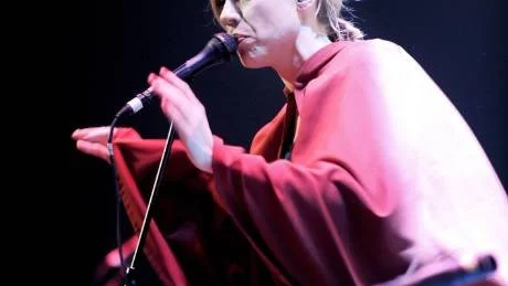 närvaro. Annika Norlin har en total scennärvaro.Foto: Linn Kangas Fantenberg