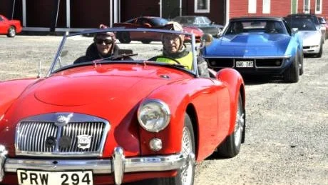 TÄTEN. Torgny Larsson och Marianne Axberg ledde Majrundan i sin MGA från 1959.