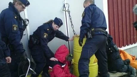 På tisdagsmorgonen slog polisen till mot miljöaktivisterna som ockuperat ett potatislager utanför Haparanda.