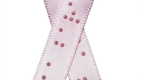 Årets Rosa band, med punktskrift.