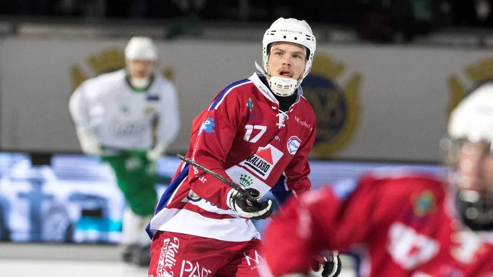 Poängräddare. Kalix Bandys specielle målskytt Johan Sundquist klev fram och räddade en poäng till Kalix i slutet av bortamatchen mot Tellus.
